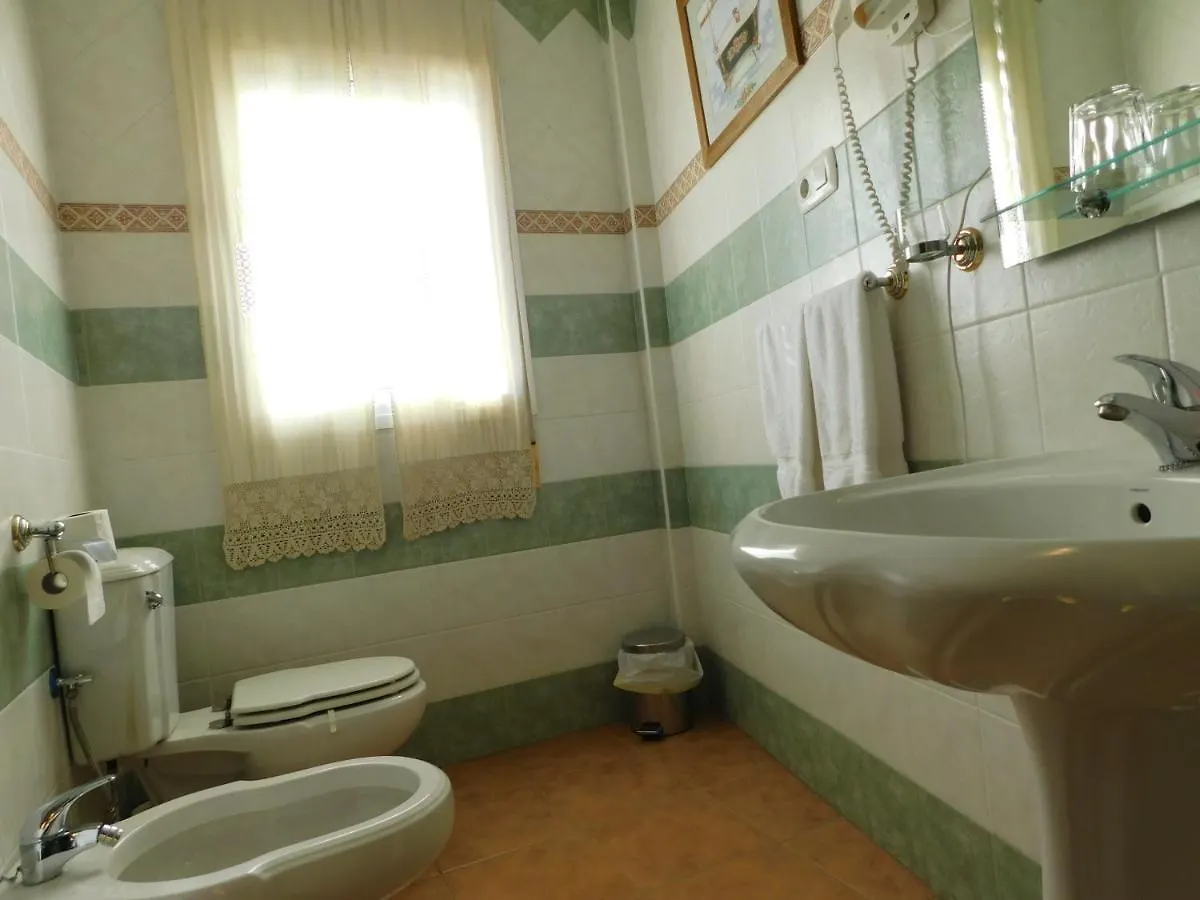 Hostal Macias, El Rey Del Sol